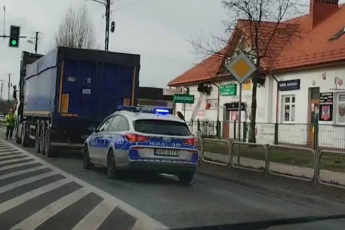 Zepsuta ciężarówka na DK19 w Niemcach