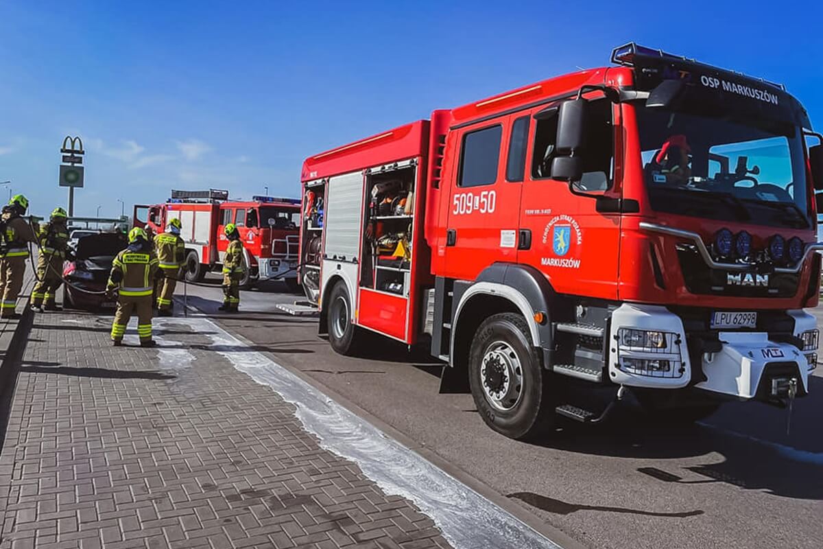 Pożar renaulta na MOP Markuszów na S17