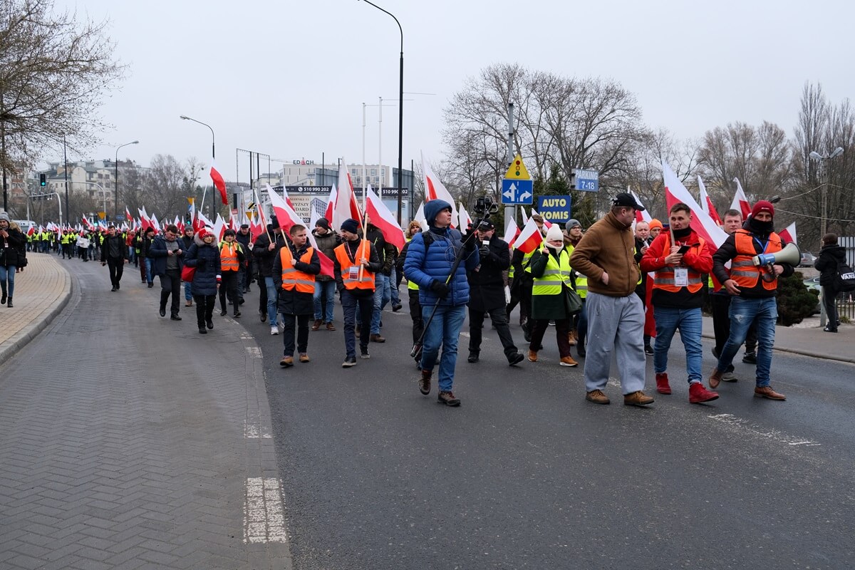 Przemarsz rolników z placu Zamkowego pod Lubelski Urząd Wojewódzki w Lublinie