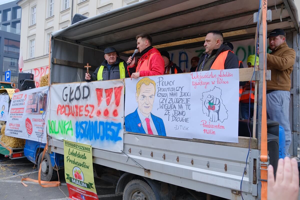 Protest rolników przed Lubelskim Urzędem Wojewódzkim w Lublinie