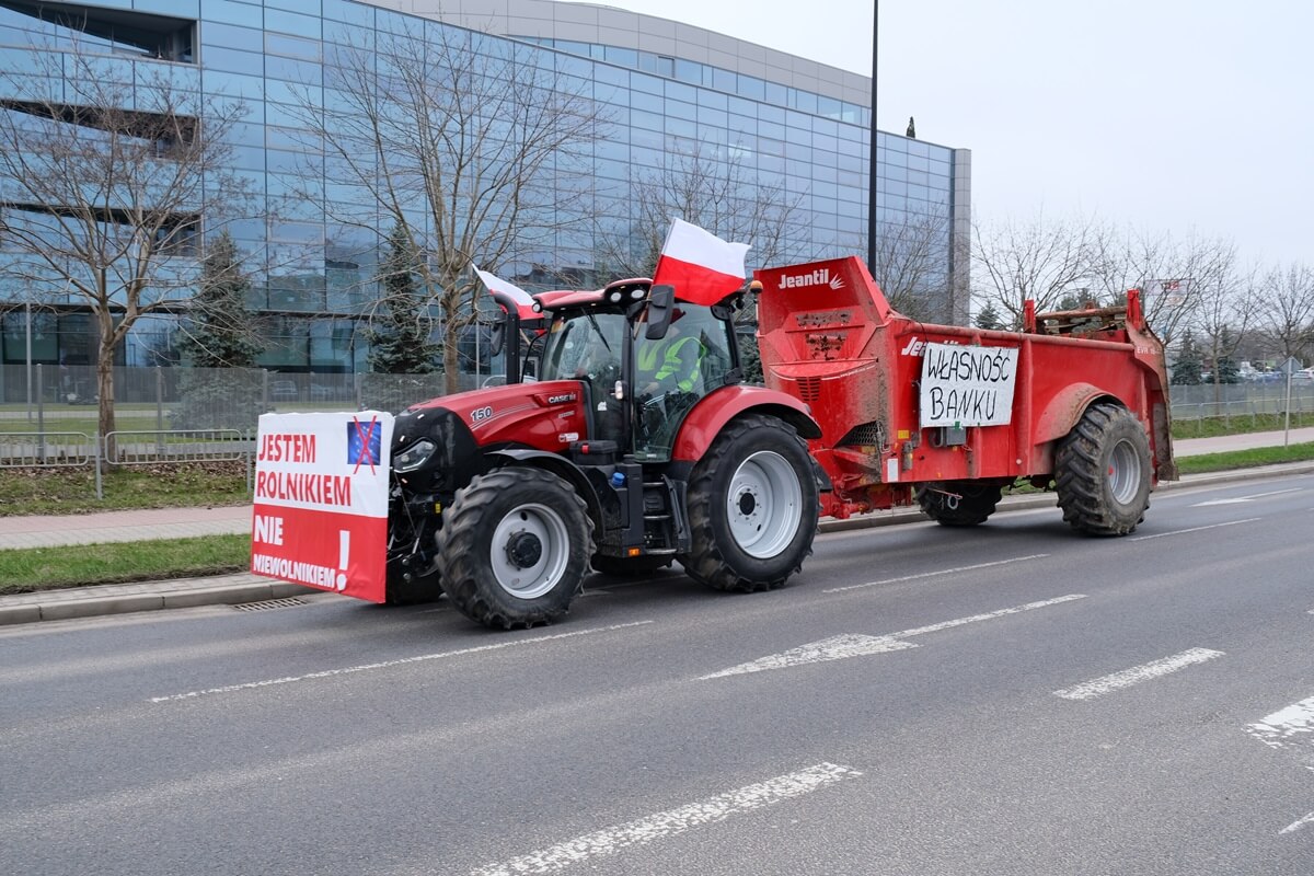Traktory i kombajn zablokowały skrzyżowanie w centrum Lublina