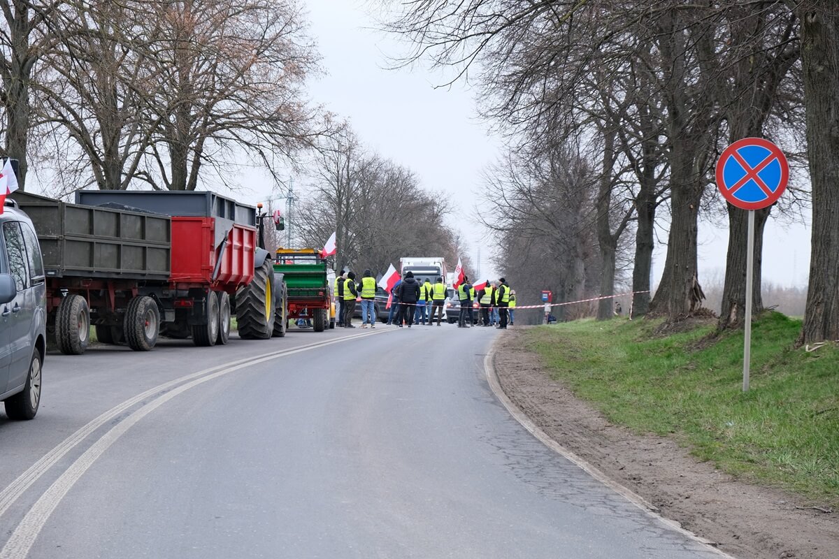 Protest rolników w Lublinie na skrzyżowaniu Zemborzycka - Osmolicka - Żeglarska