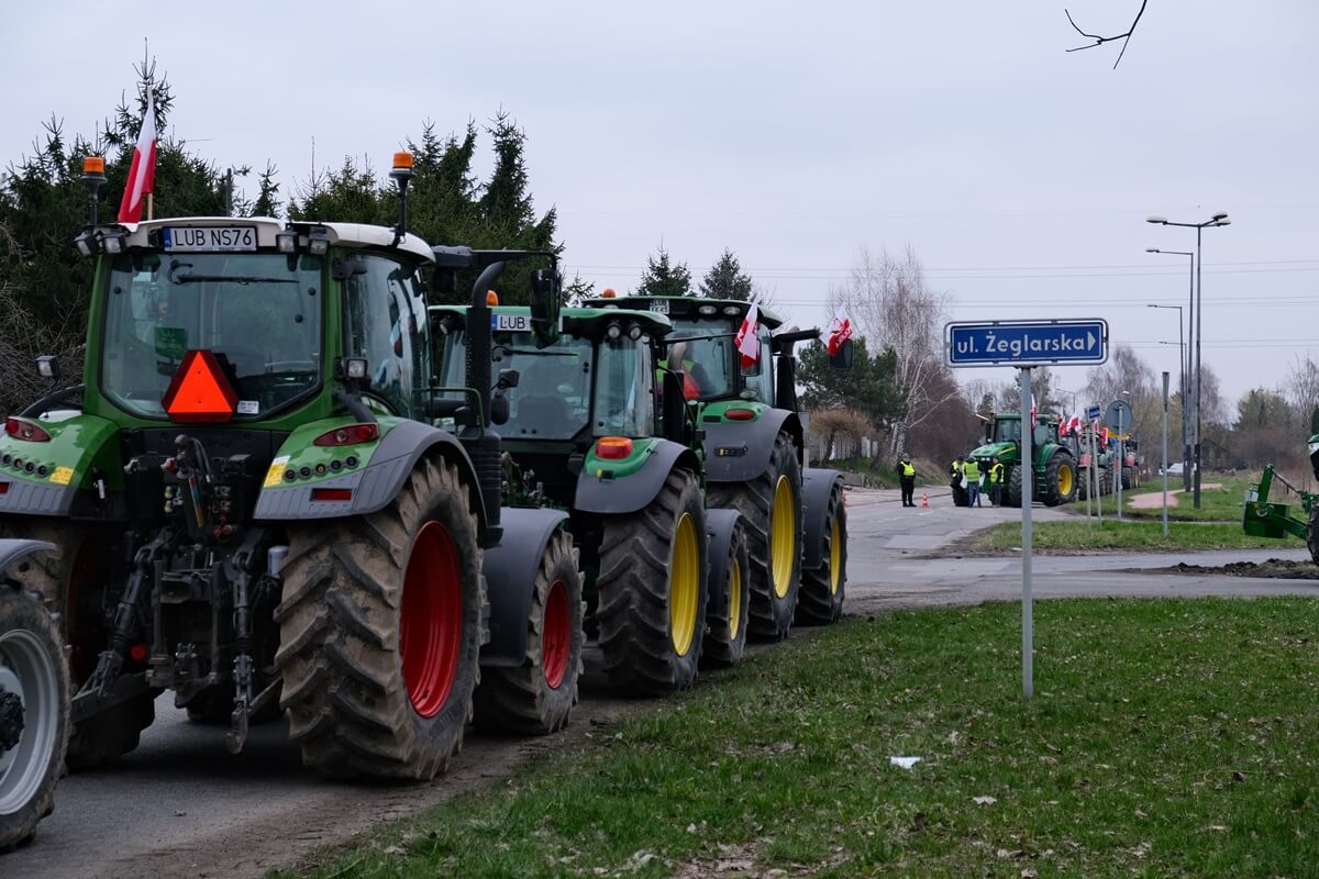 Protest rolników w Lublinie na skrzyżowaniu Krężnicka - Janowska - Żeglarska