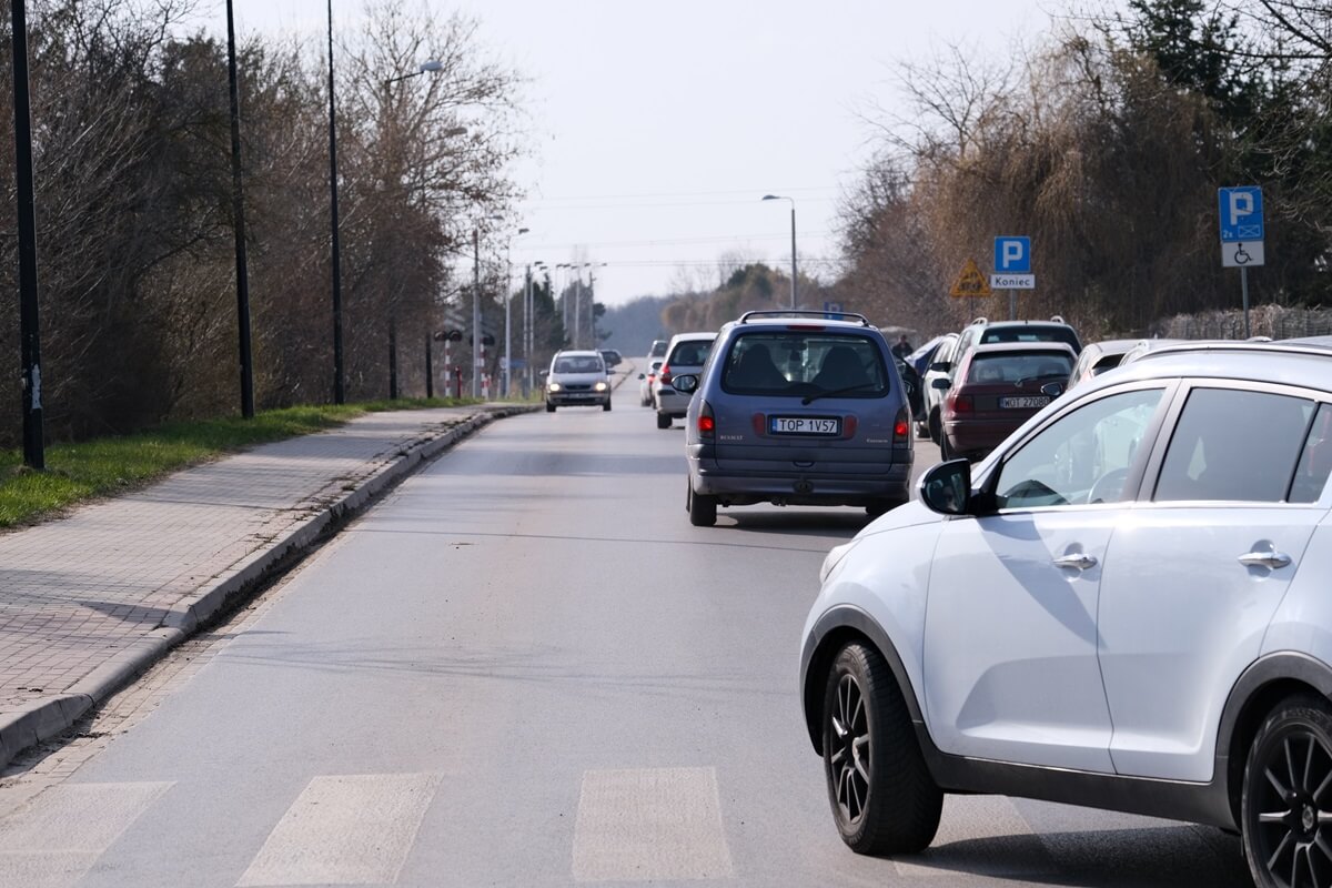 Kierowcy jadący ul. Janowską są kierowani przez policję na objazd przez ul. Lipską