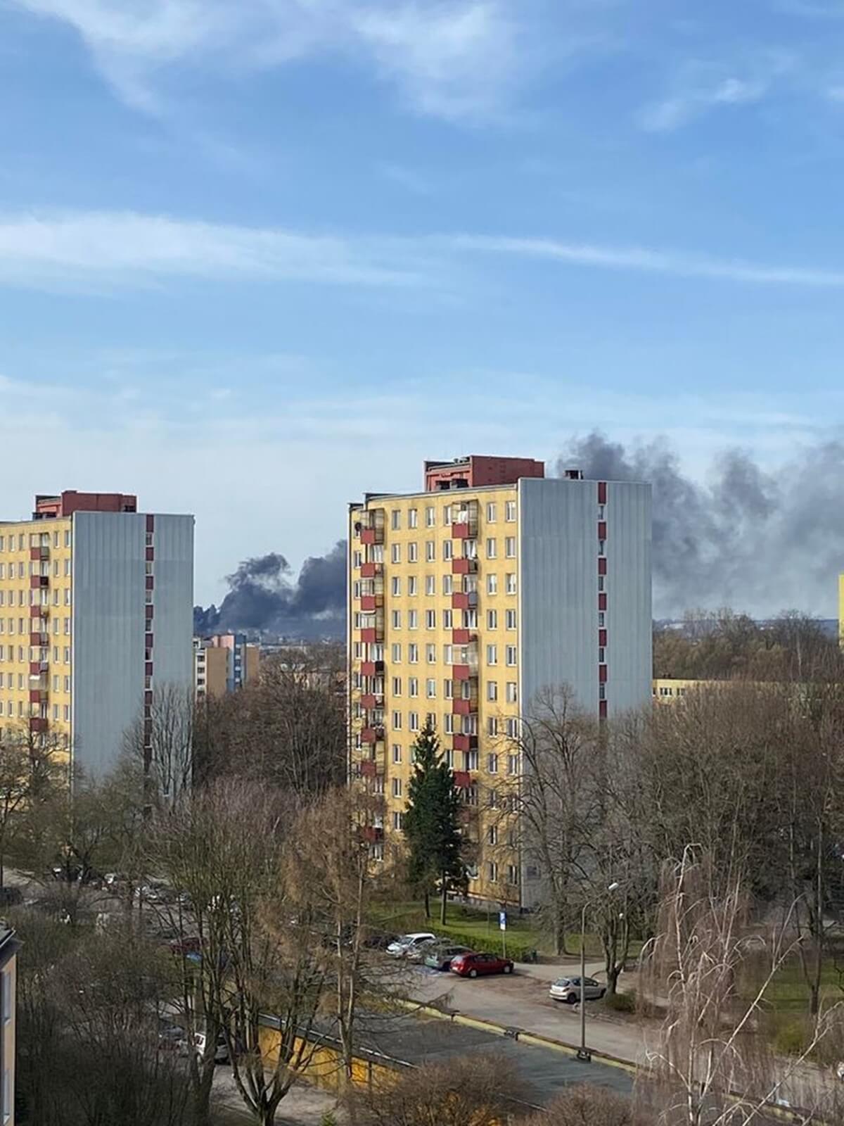 Czarny dym nad Lublinem widziany z ul. Niepodległości