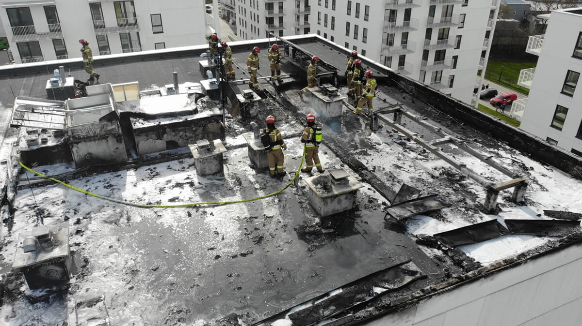 Pożar dachu budynku mieszkalnego przy ul. Garbarskiej w Lublinie