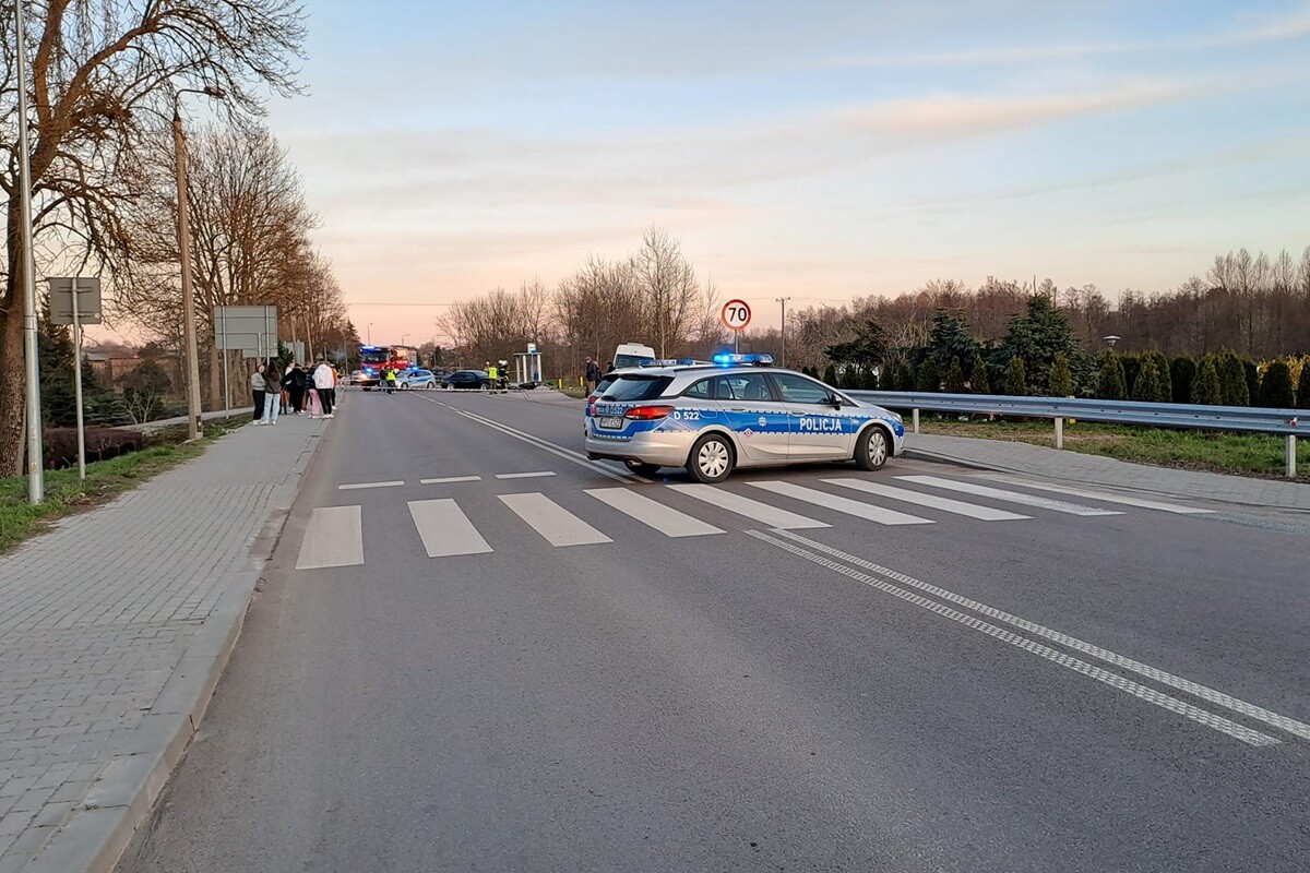 Wypadek w Stróży pod Kraśnikiem. BMW zderzył się z motocyklem