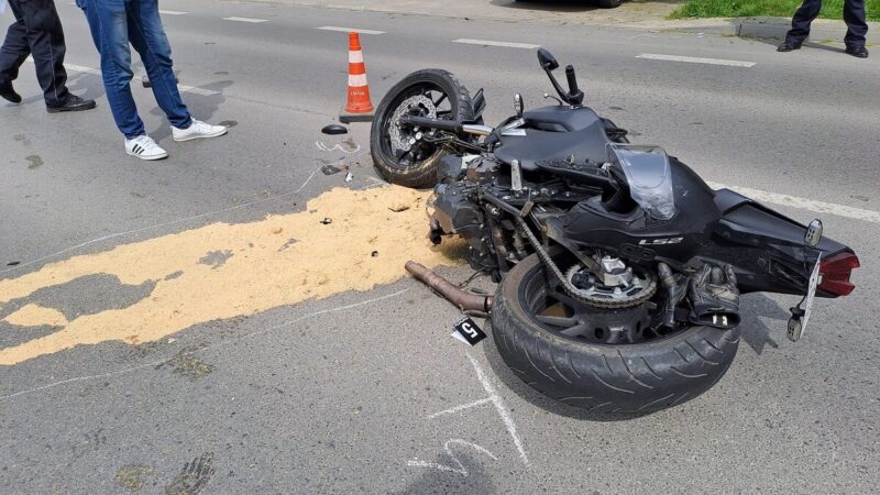 Motocyklista z obrażeniami trafił do szpitala
