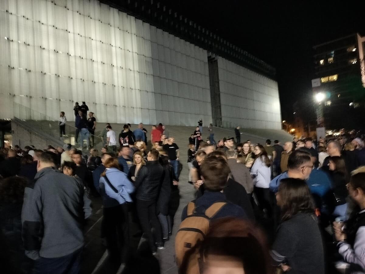 Fani Kult musieli opuścić budynek CSK w trakcie koncertu