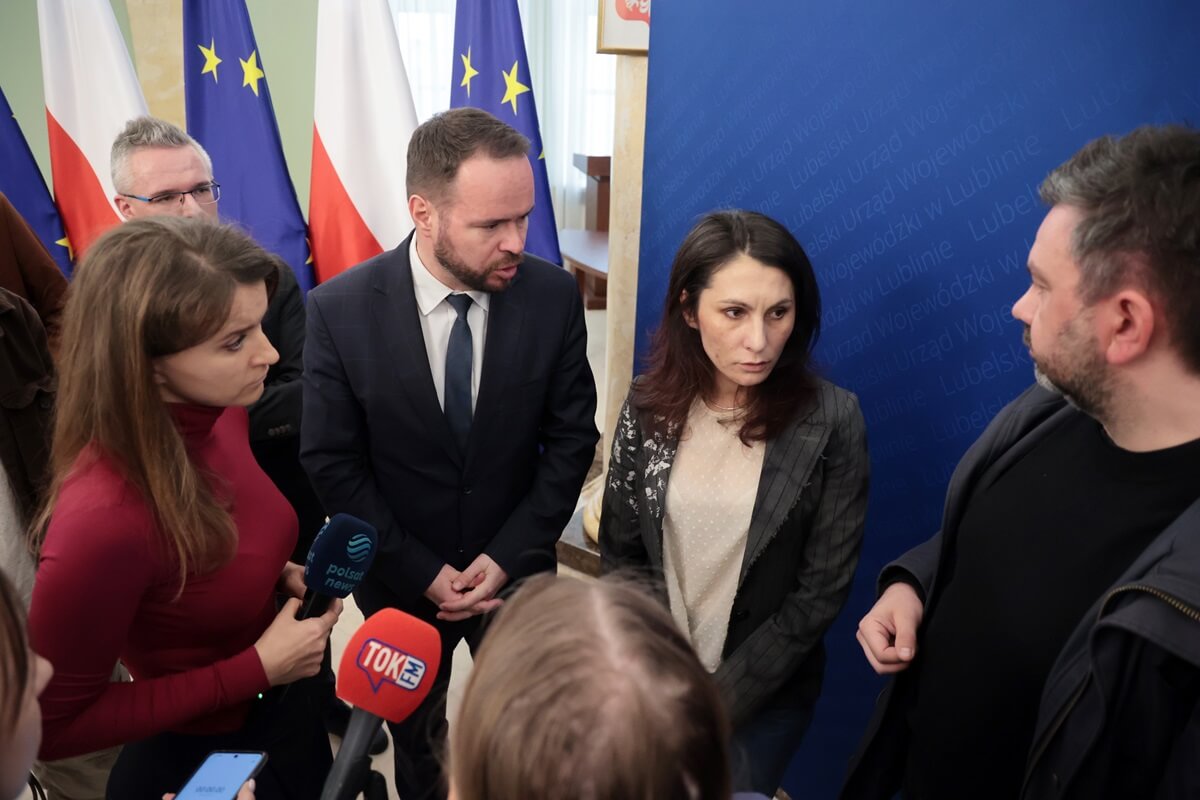 Konferencja prasowa wojewody lubelskiego dotycząca sytuacji w Szkole Podstawowej w Miłocinie