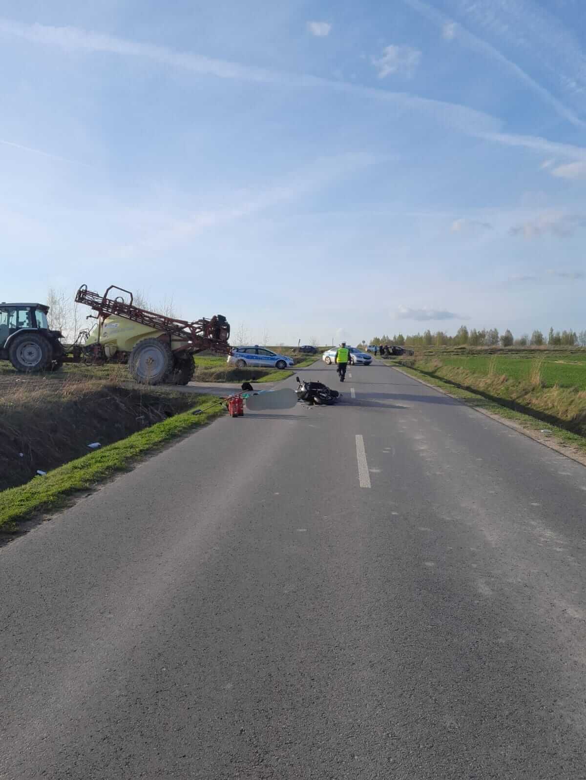 Motocyklista zderzył się z ciągnikiem rolniczym w Mętowie