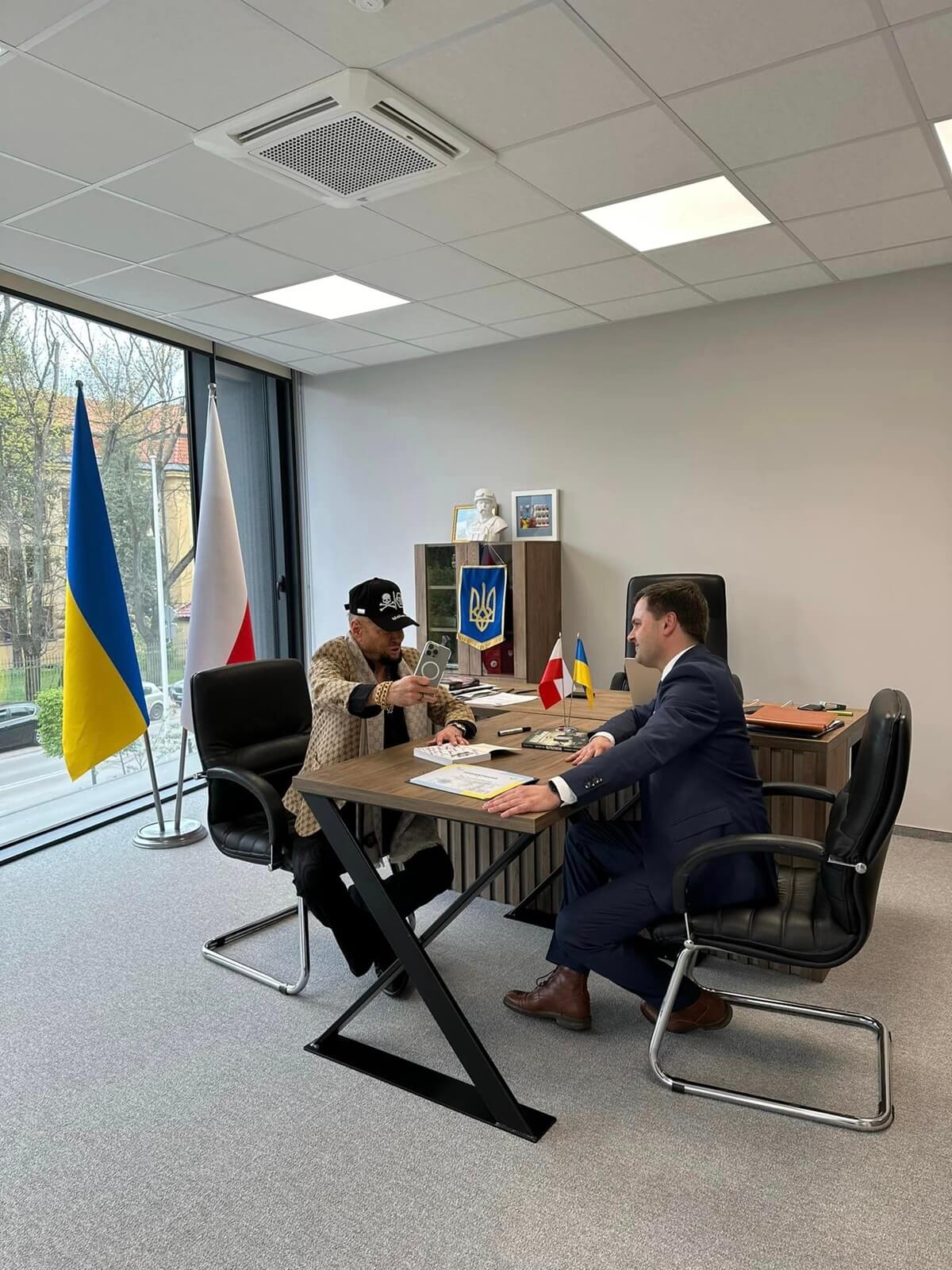 Konsul Generalny Ukrainy w Lublinie Oleh Kuts i detektyw Krzysztof Rutkowski