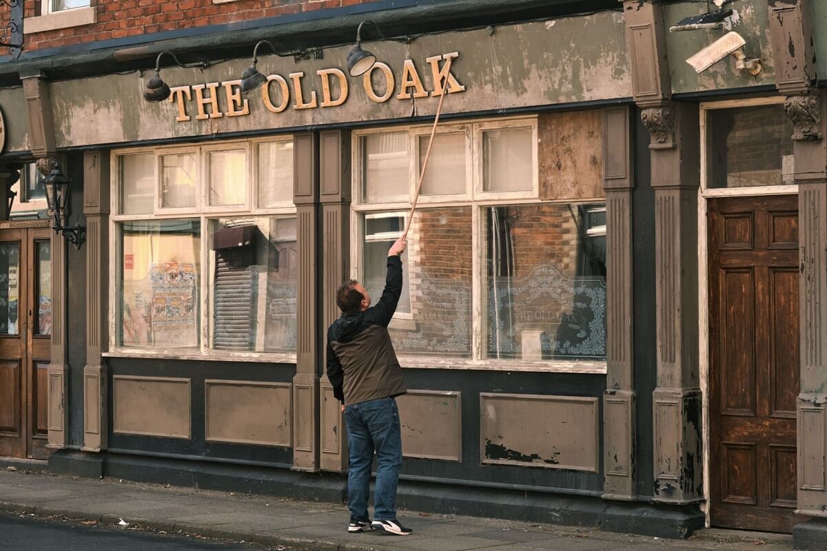kadr z filmu „The Old Oak”