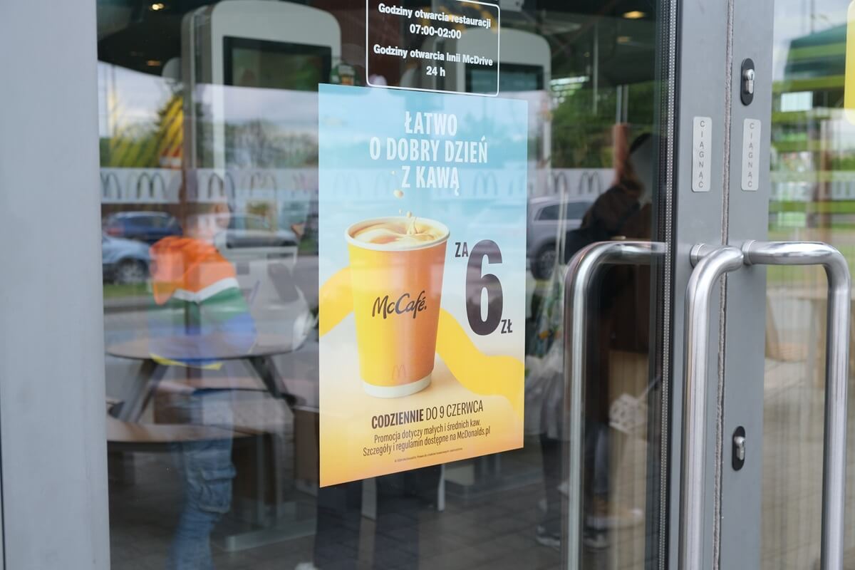 Kawa w McDonalds za 6 zł! Wróciła popularna promocja na małe i średnie kawy. Oto szczegóły 2024
