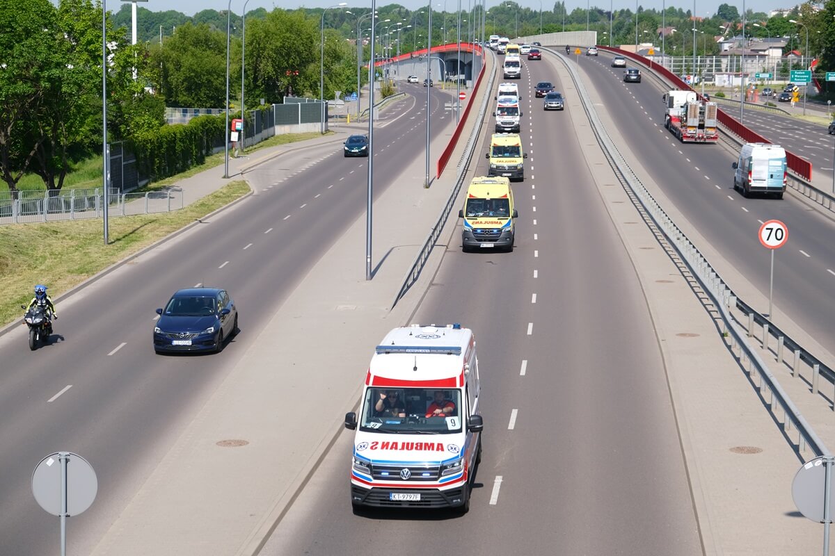 Przejazd ambulansów przez Lublin