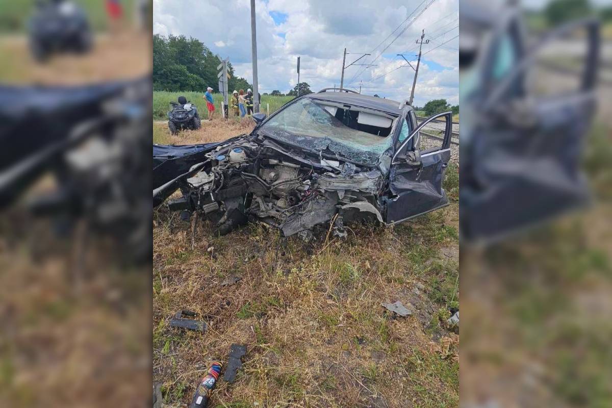 Wjechał volkswagenem pod pociąg w Starościcach, gmina Milejów