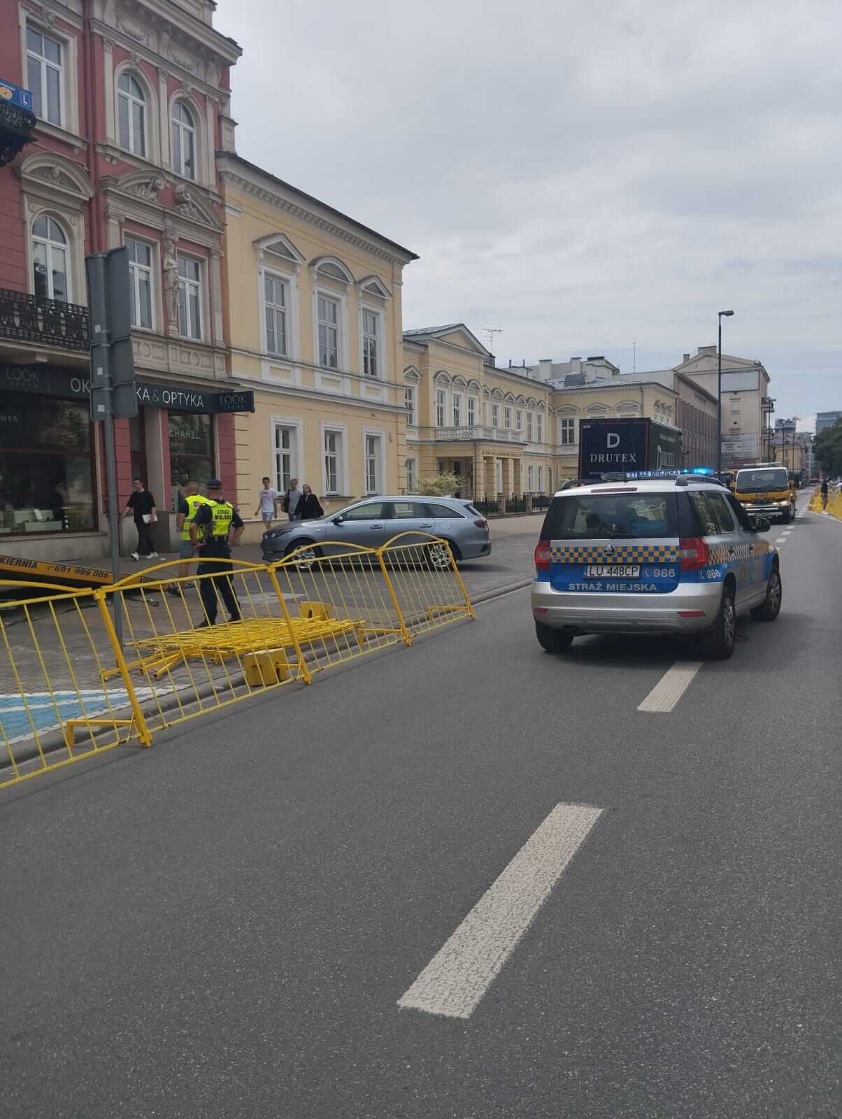 Akcja odholowywania samochodów przed Tour de Pologne Women w Lublinie