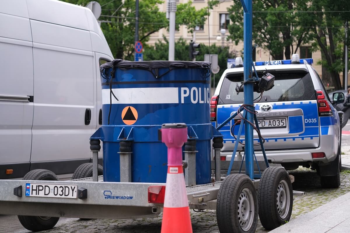 Beczka transportowa policji do przewożenia podejrzanych i niebezpiecznych ładunków