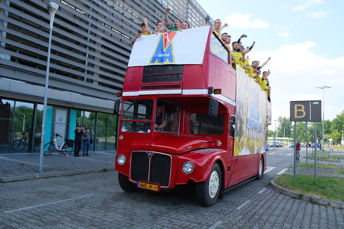 feta kibiców i piłkarzy Motoru Lublin