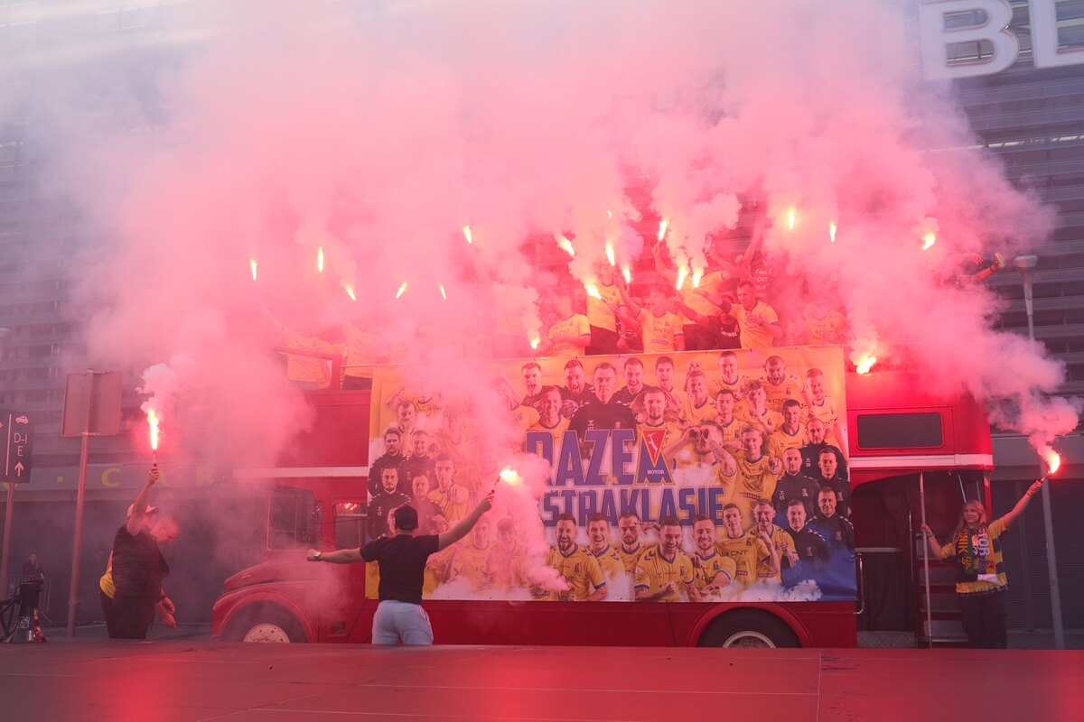 feta kibiców i piłkarzy Motoru Lublin