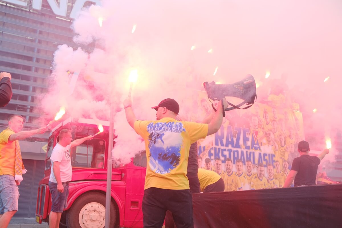 feta kibiców i piłkarzy Motoru Lublin