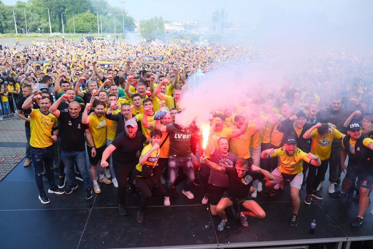 feta kibiców i piłkarzy Motoru Lublin