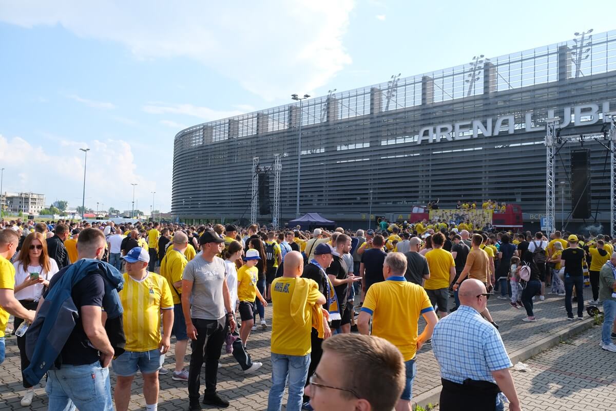 feta kibiców i piłkarzy Motoru Lublin