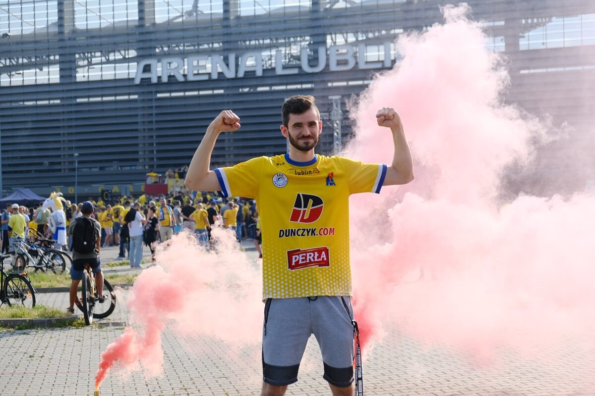 feta kibiców i piłkarzy Motoru Lublin