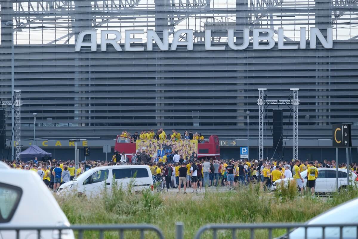 feta kibiców i piłkarzy Motoru Lublin