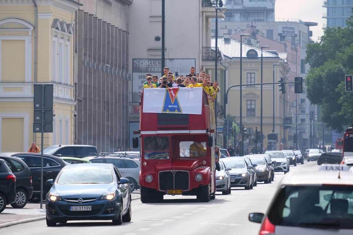 feta kibiców i piłkarzy Motoru Lublin