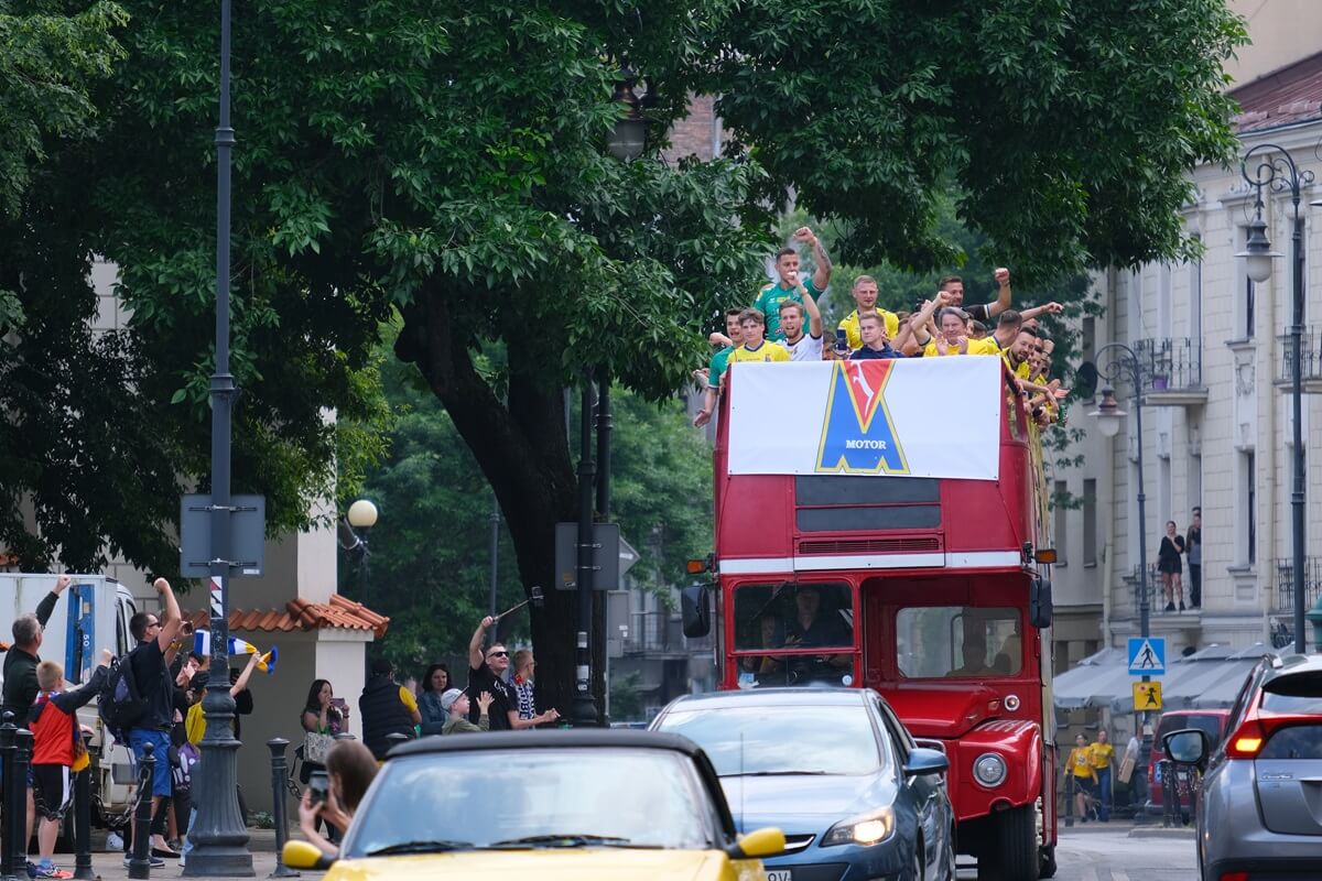 feta kibiców i piłkarzy Motoru Lublin