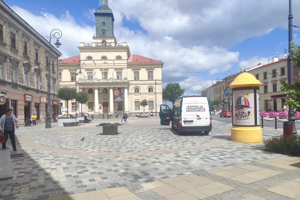 radiowóz inspekcji transportu drogowego