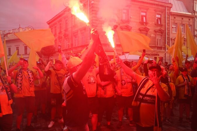 Manifestacja kibiców Orlen Oil Motoru Lublin przed Ratuszem