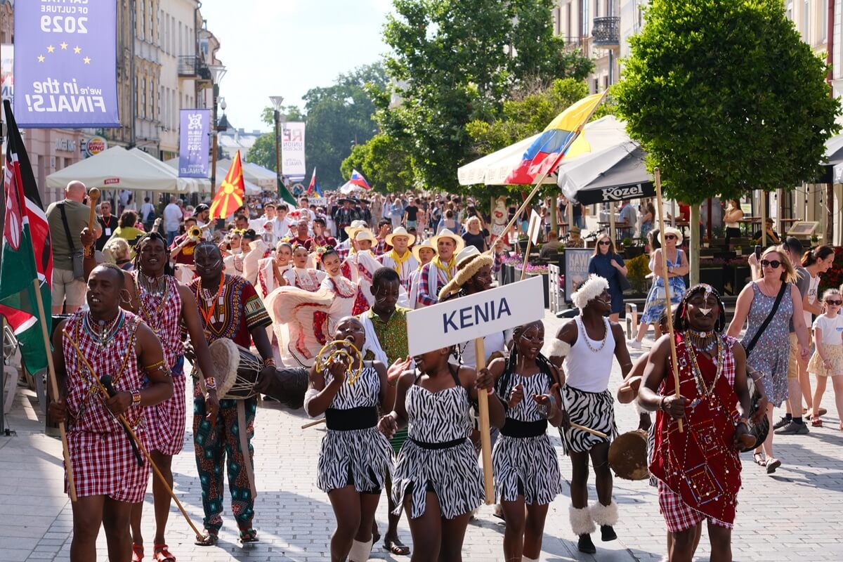 Parada zespołów biorących udział w 38. Międzynarodowych Spotkaniach Folklorystycznych