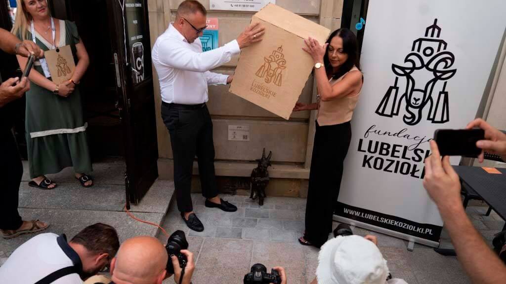 Nowy koziołek na lubelskim szlaku koziołka. To już 11 figurka w Lublinie. Symboliczna lokalizacja 1 Odsłonięcie Koziołka w Lublinie