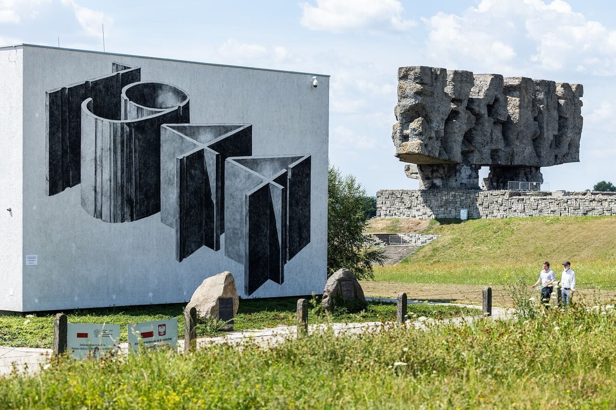 Nowy mural w Lublinie upamiętnia 80-lecie Państwowego Muzeum na Majdanku