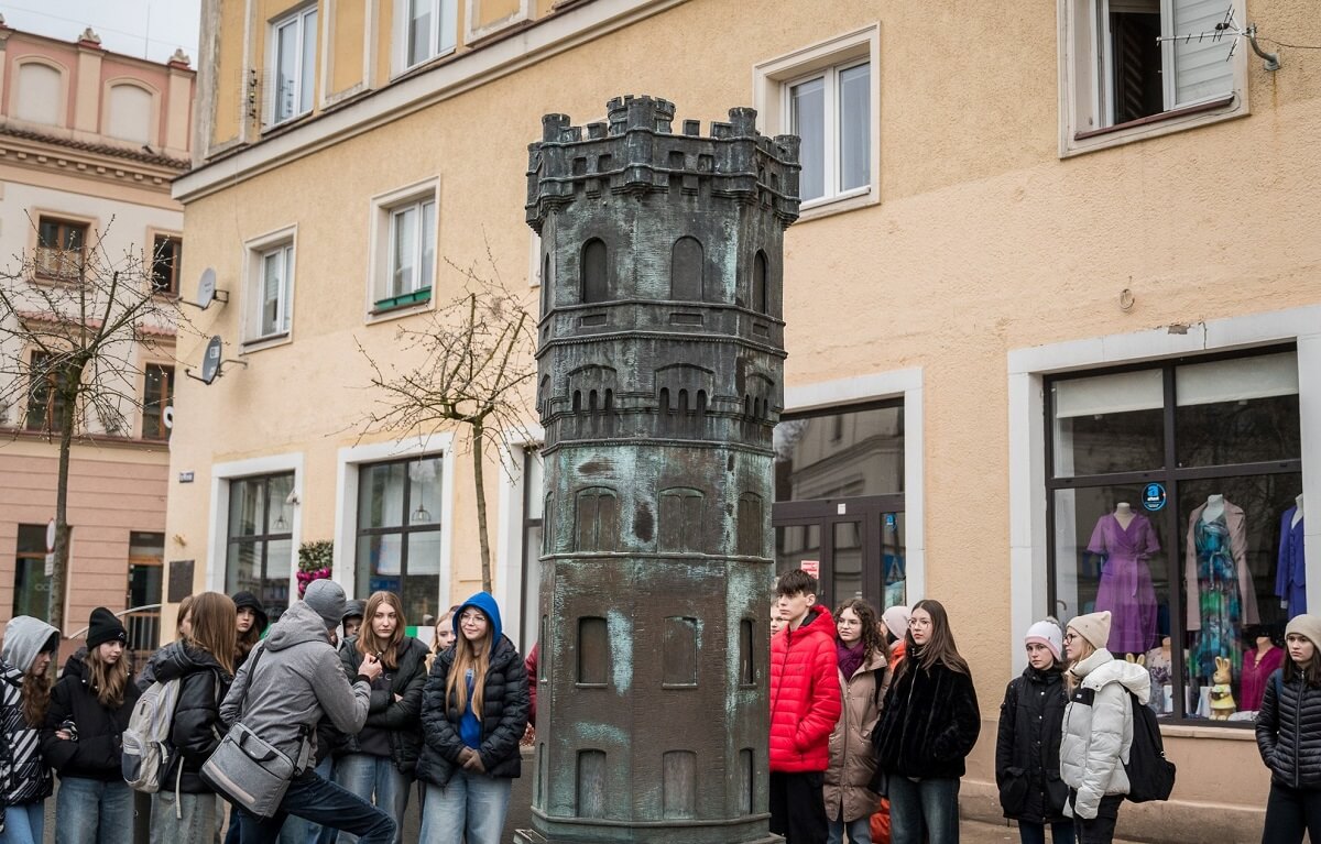 uczniowie podczas spacerów „Odkryj Lublin – zainspiruj się historią naszego Miasta!”