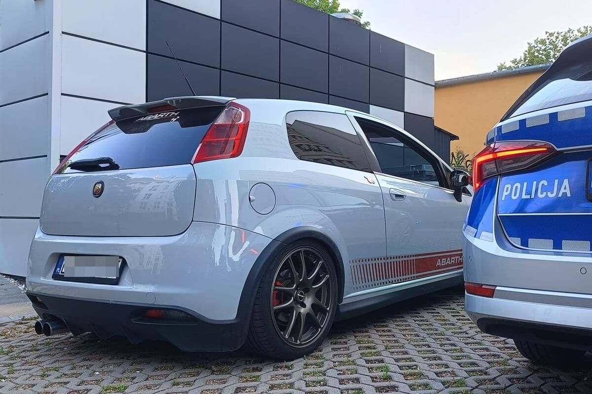 Abarth Punto zatrzymany do kontroli policji w Lublinie