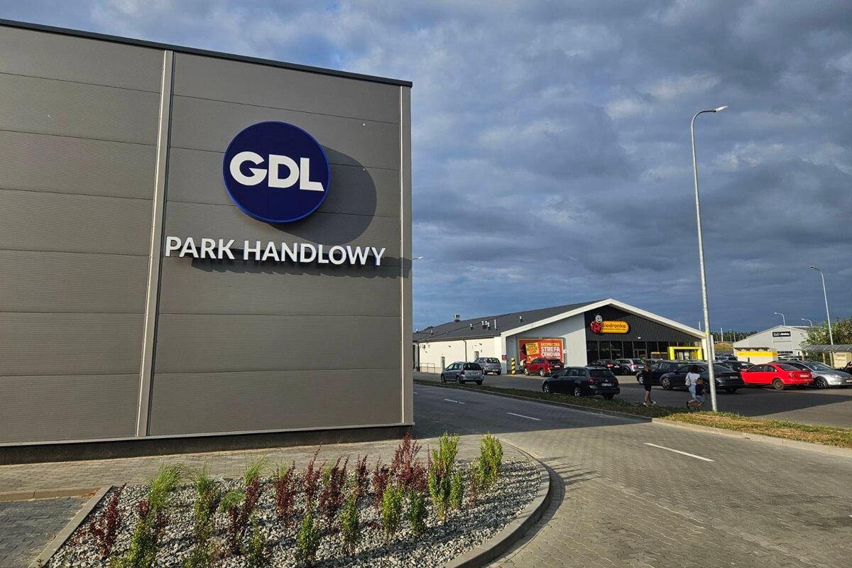 Park Handlowy GDL sąsiaduje z Biedronką i Aldi