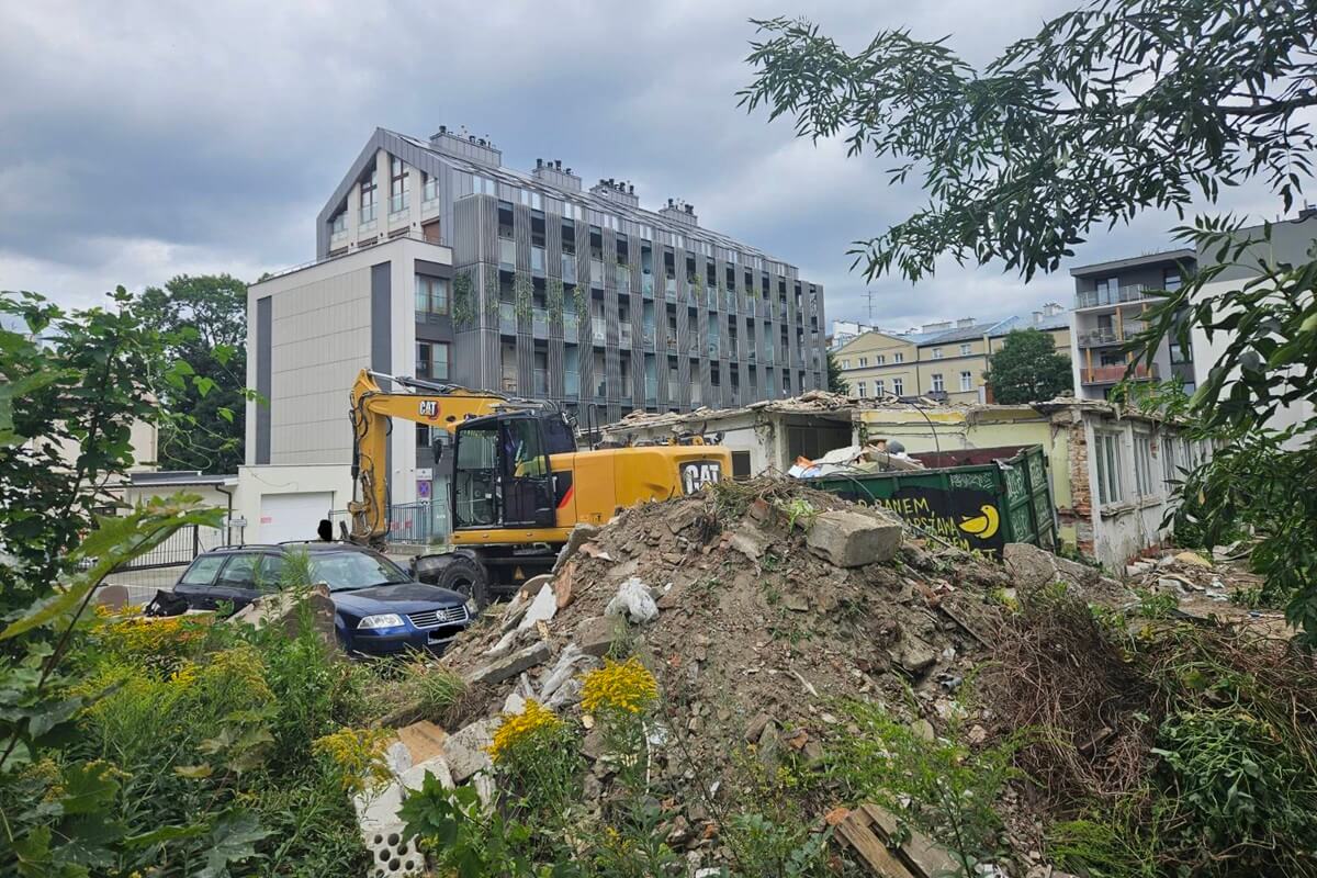 Rozpoczęła się rozbiórka pustostanu w centrum Lublina. Wkrótce ruszy tu budowa nowych mieszkań [ZDJĘCIA]