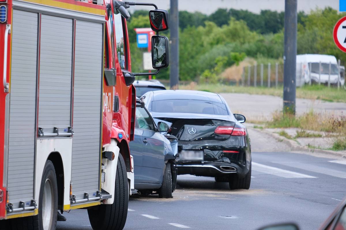 Skoda uderzyła w tył mercedesa na al. Unii Lubelskiej