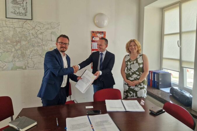 Grzegorz Malec podpisał umowę na przygotowanie dokumentacji przebudowy ulic Turystycznej i Mełgiewskiej