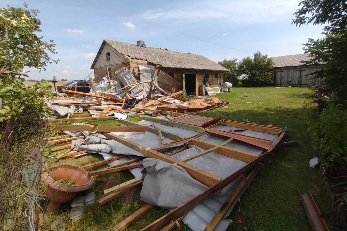 Uszkodzone dachy w gminach Trawniki i Fajsławice