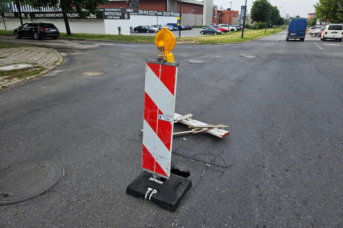 Zapadnięta jezdnia na ul. Bursaki