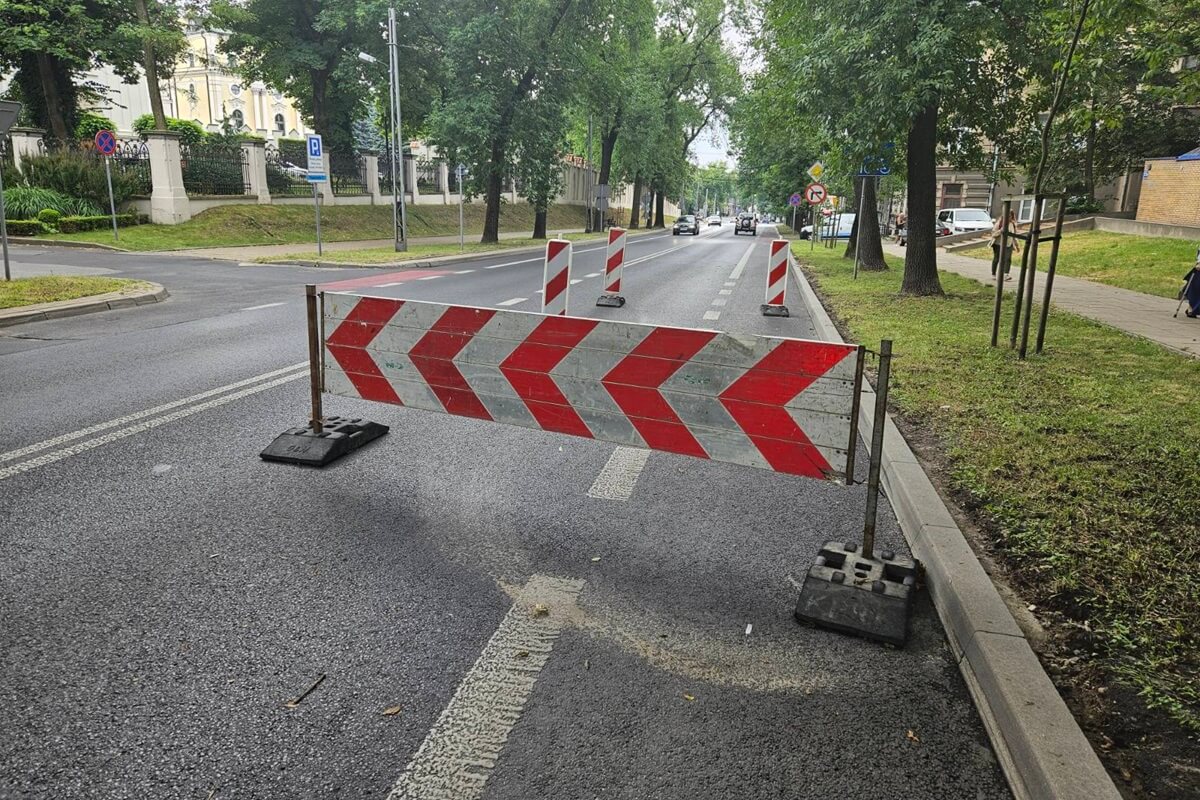 Zapadnięta jezdnia na ul. Wyszyńskiego w Lublinie