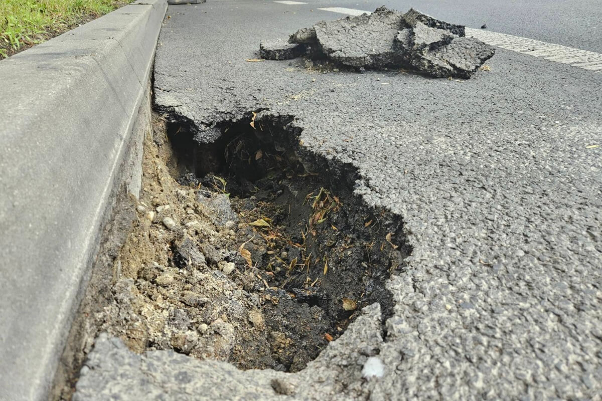 Zapadnięta jezdnia na ul. Wyszyńskiego w Lublinie