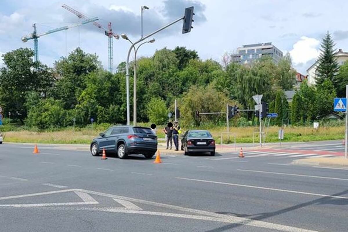 Zderzenie skody z chevroletem na al. Solidarności