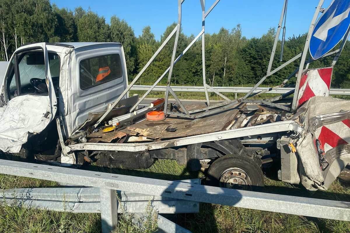 Ciężarówka wjechała w samochód służby drogowej na S19 koło Kraśnika