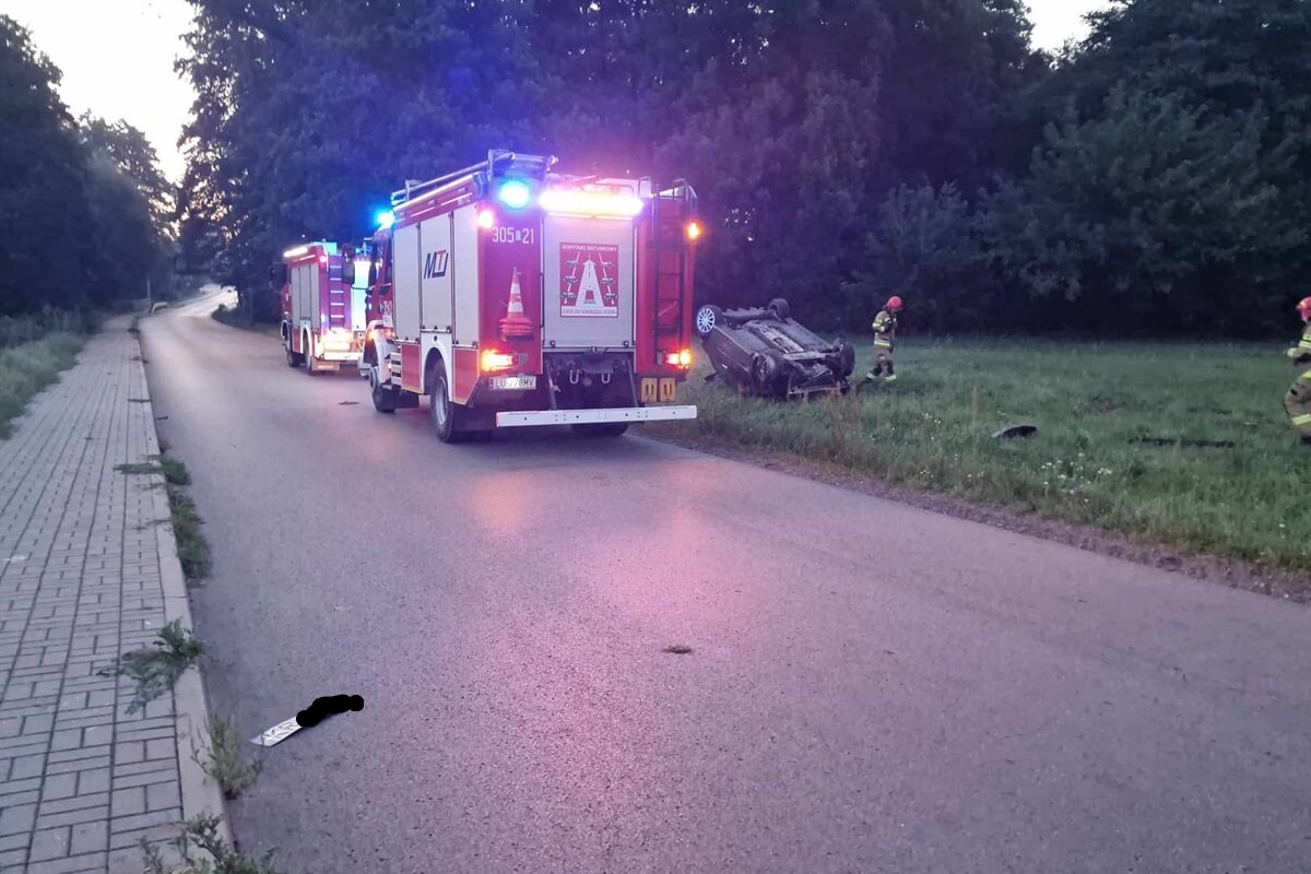 Dachowanie renaulta w Niedrzwicy Kościelnej