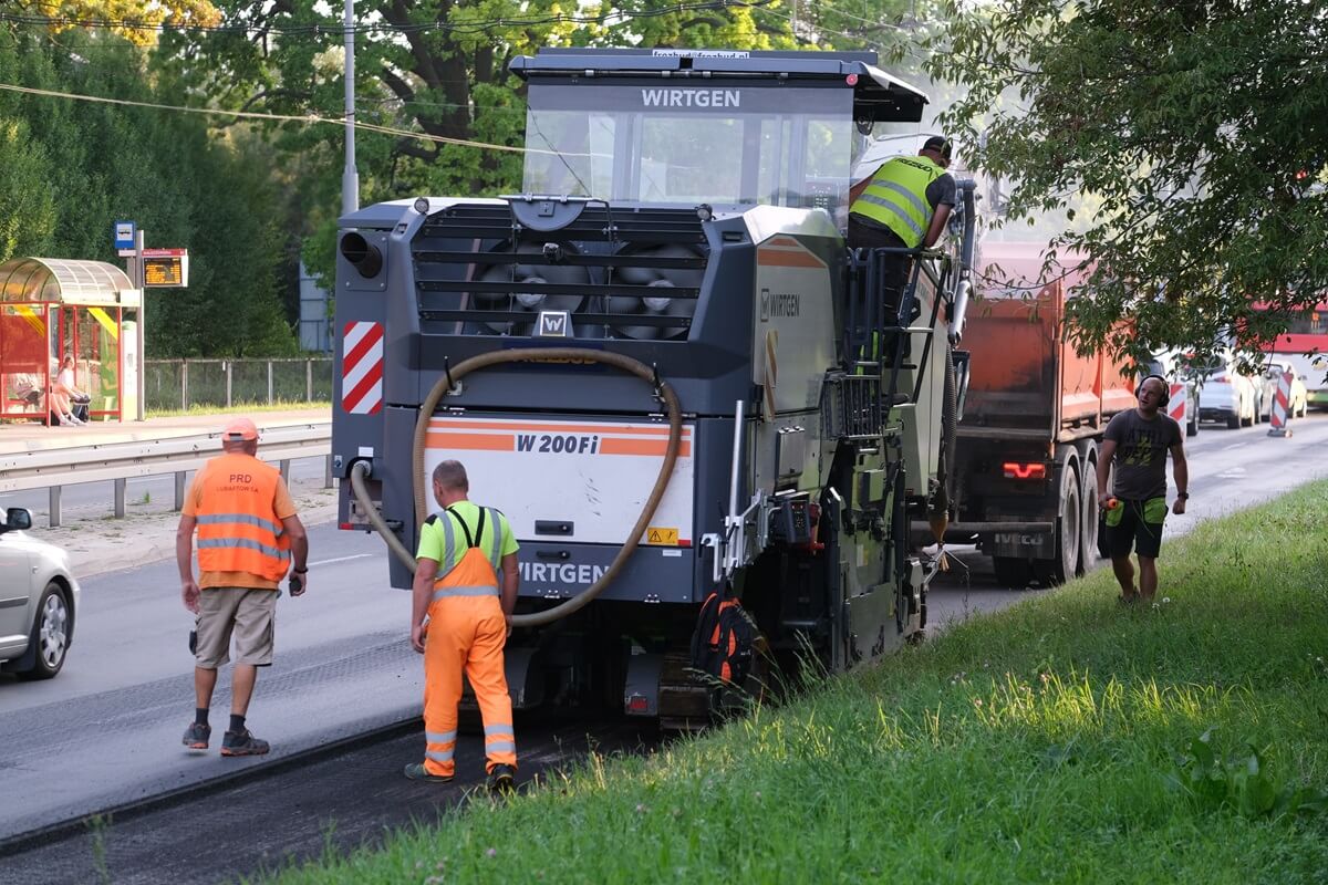 Frezowanie nawierzchni jezdni na al. Kraśnickiej